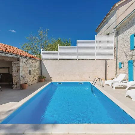 4 Bedroom Lovely In Holiday home Kringa