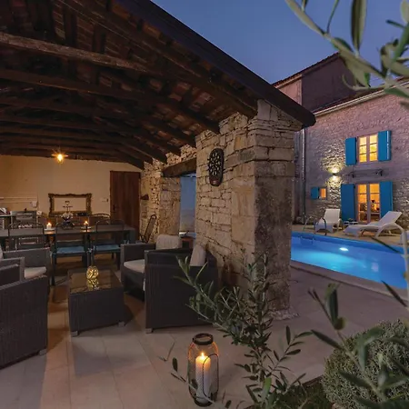 Four-bedroom In Kringa