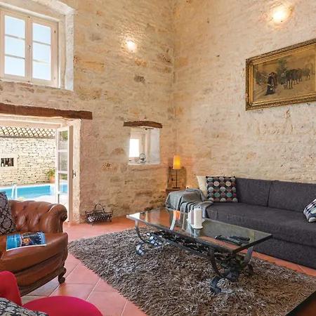 4 Bedroom Lovely In Holiday home