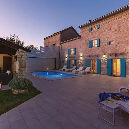 4 Bedroom Lovely In