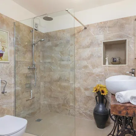4 Bedroom Lovely In Holiday home *