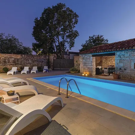 4 Bedroom Lovely In Holiday home Kringa